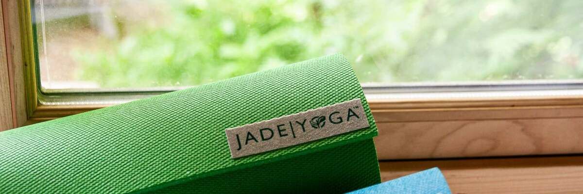 Обзор каучуковых ковриков для йоги Jade фото