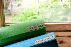 Огляд каучукових килимків для йоги Jade фото