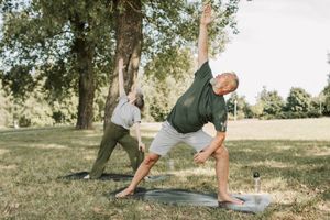 Йога на природі: 10 порад для вправ на свіжому повітрі фото